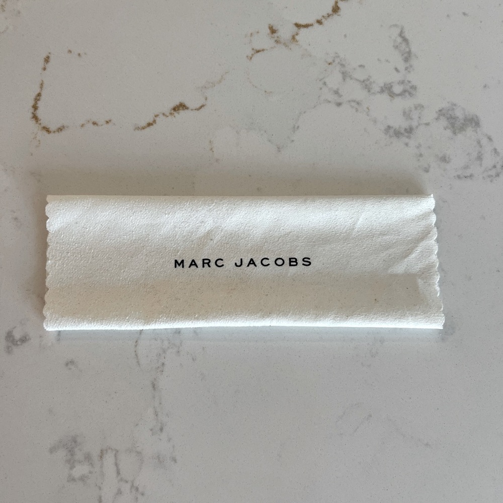 Marc Jacob Eyeglass Hard Case W/Cloth - Picture 5 of 5